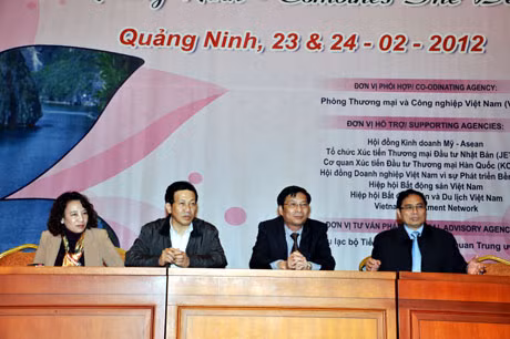 Đồng chí Pham Minh Chính, Bí thư Tỉnh ủy và các đồng chí lãnh đạo tỉnh tới dự lễ tổng duyệt.