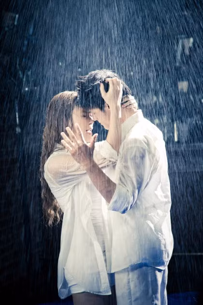 Hình ảnh của Mỹ Tâm và bạn diễn trong MV Sai.