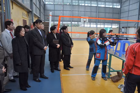 Đồng chí Vũ Thị Thu Thủy đi kiểm tra trực tiếp tại Trung tâm Huấn luyện và Thi đấu TDTT tỉnh