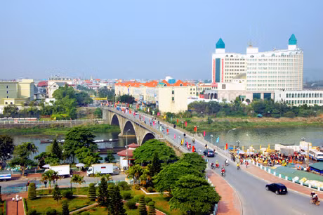 Thành phố cửa khẩu quốc tế Móng Cái - điểm đến hấp dẫn của các nhà đầu tư. Ảnh: ĐỖ PHƯƠNG