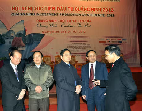Đồng chí Pham Minh Chính, Bí thư Tỉnh ủy và các đồng chí lãnh đạo tỉnh tới dự lễ tổng duyệt.