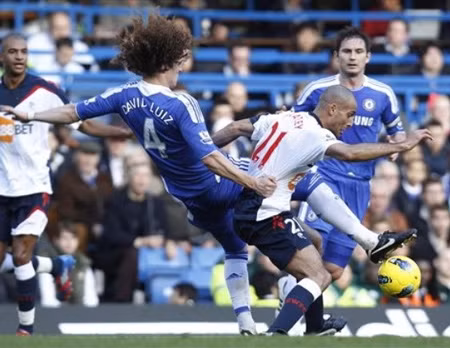 David Luiz mở màn cho thắng lợi ấn tượng của Chelsea