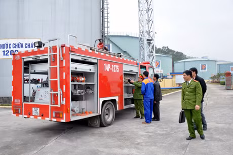 CBCS Phòng Cảnh sát PCCC&CNCH Công an tỉnh kiểm tra các cơ sở trọng điểm về công tác phòng chống cháy nổ, phục vụ cho Hội nghị Xúc tiến đầu tư.