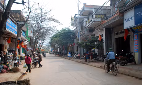 Đường phố thị trấn Ba Chẽ ngày càng sầm uất.