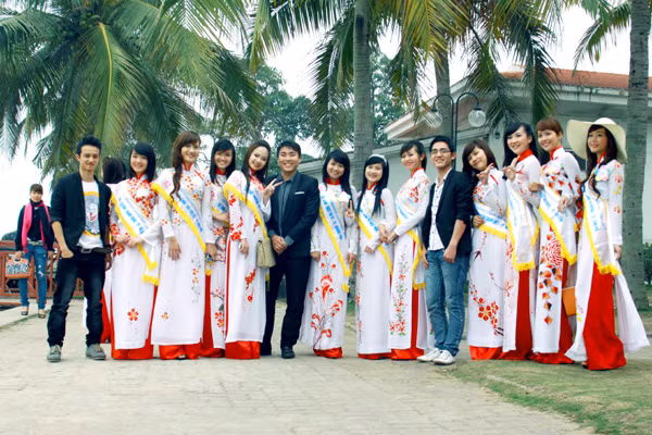 Các thí sinh Missteen khoe sắc cùng áo dài