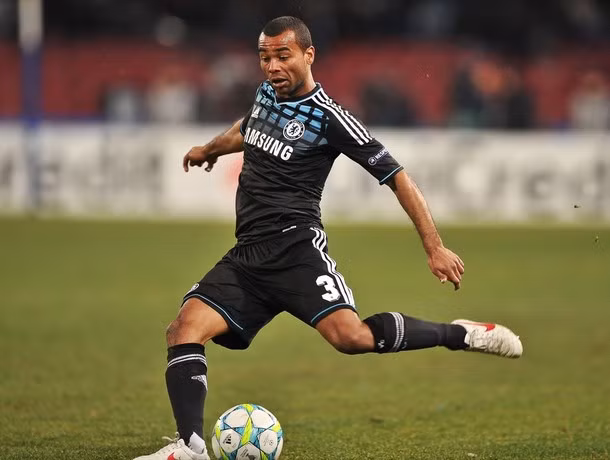 Cole sắp bị loại khỏi Chelsea