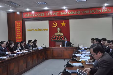 Đồng chí Phạm Minh Chính, Bí thư Tỉnh ủy chủ trì cuộc họp.