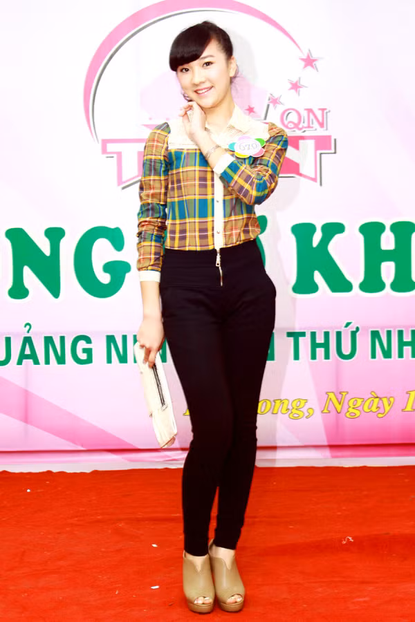 Nguyễn Thị Quỳnh Nga (SBD: 070) SN 30-7-1995, Học sinh Trường THPT Trần Phú, TP Móng Cái.