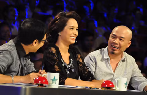 Từ trái qua: ba giám khảo Thành Lộc, Thúy Hạnh vàHuy Tuấn trên ghế nóng Vietnams Got Talent.