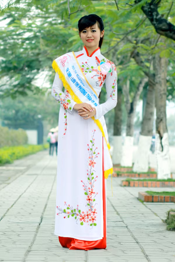  Lưu Thị Phương Thảo (SBD: 086) SN 5-1-1995, Học sinh Trường THPT Văn Lang, TP Hạ Long.