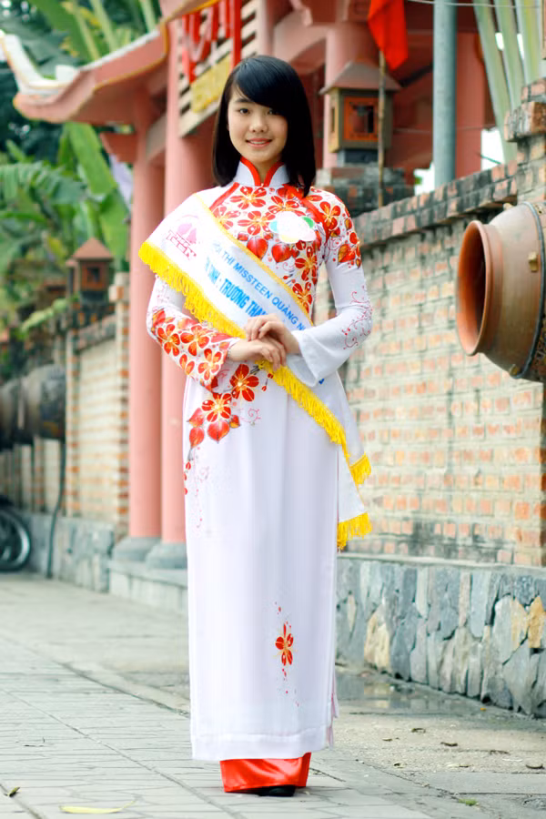 Trương Thanh Hằng (SBD: 036) SN 5-11-1995, Học sinh Trường THPT Hòn Gai, TP Hạ Long.