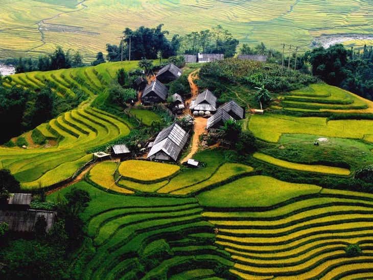 2. Sa Pa. Thị trấn vùng cao thuộc huyện Sa Pa, tỉnh Lào Cai. Sapa nổi có các danh thắng nổi tiếng như nhà thời đá Sapa, cầu Mây, Ngũ Chỉ Sơn, Mường Hoa, thung lũng Mường Hoa… Ảnh: Yeuphuot.