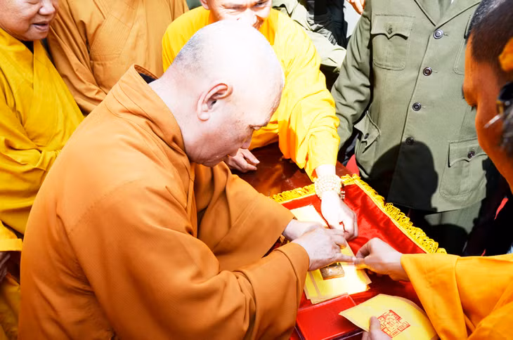 Đại biểu khai ấn thiêng Yên Tử 