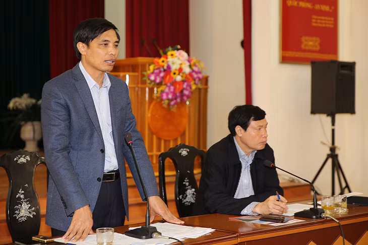 Đồng chí Vũ Văn Diện, Phó Chủ tịch UBND tỉnh phát biểu tại cuộc họp.