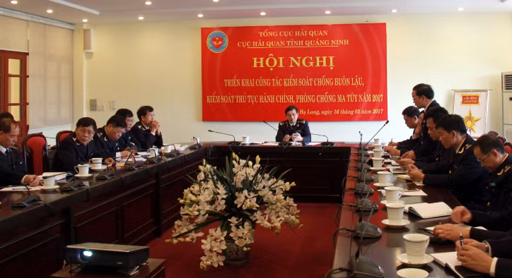 Quang cảnh hội nghị tại đầu cầu TP Hạ Long.