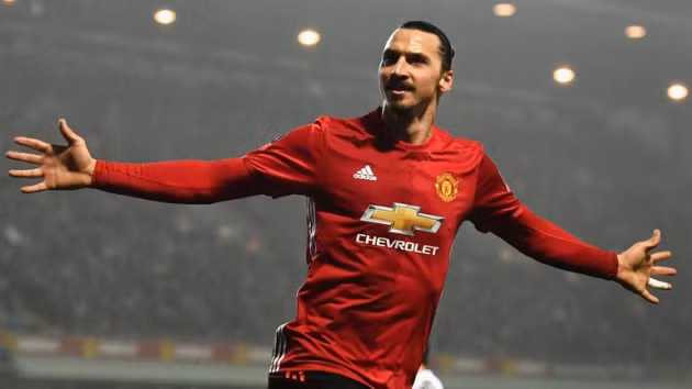  Ibrahimovic sắm vai người hùng đưa M.U tiến sâu vào Tứ kết FA Cup.