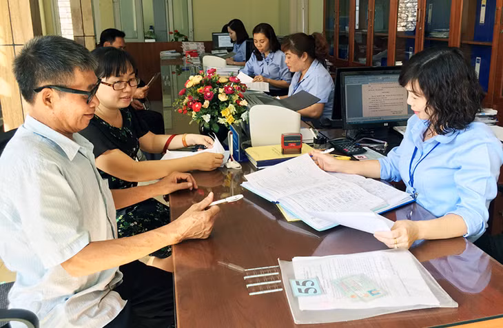 Bộ phận tiếp nhận và trả kết quả hiện đại phường Cẩm Trung (TP Cẩm Phả).