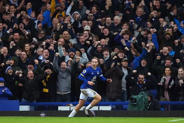  Tom Davies hay nhất Ngoại hạng Anh tháng 1