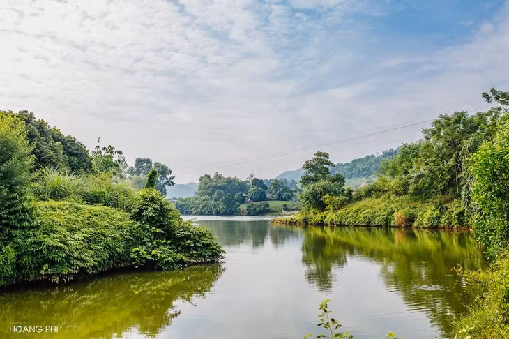 Rời những đồi chè bạt ngàn, du khách có thể ghé thăm khu du lịch sinh thái nổi tiếng nhất của Thài Nguyên - hồ Núi Cốc.