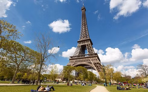 Tháp Eiffel là biểu tượng của nước Pháp. (Ảnh: AP)