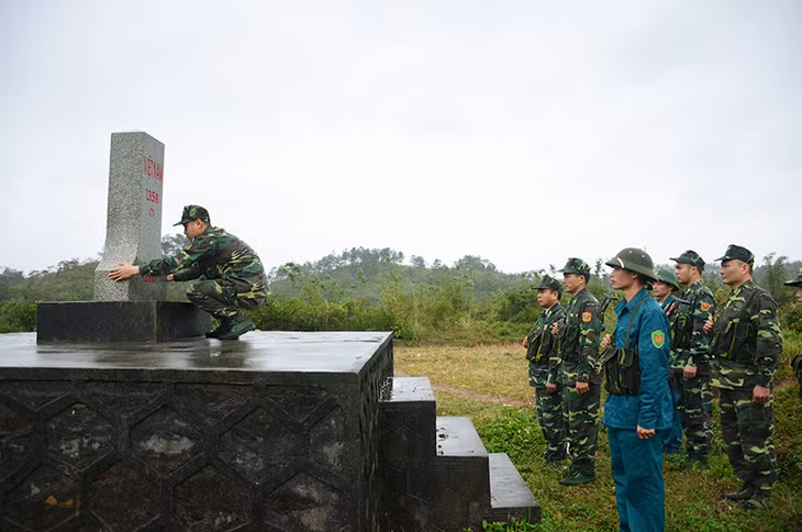 Cán bộ, chiến sĩ Đồn Biên phòng Bắc Sơn tuần tra bảo vệ đường biên, cột mốc...