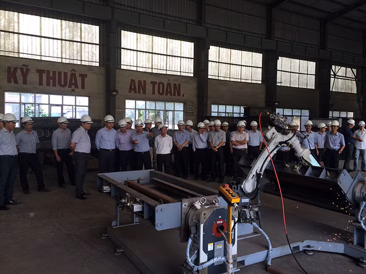 Công ty Cơ khí Mạo Khê đầu tư trang thiết bị máy móc hiện đại để sản xuất xích - sản phẩm truyền thống của đơn vị.