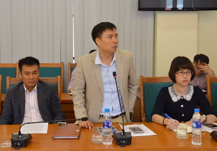 Đại diện cơ quan báo chí trao đổi tại buổi họp báo