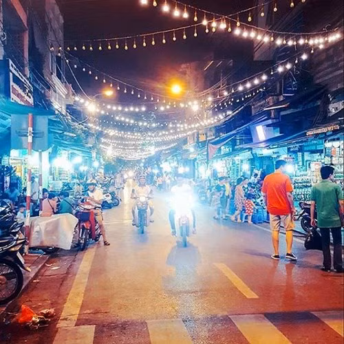  Đường phố Hà Nội lung linh về đêm. Ảnh BO 