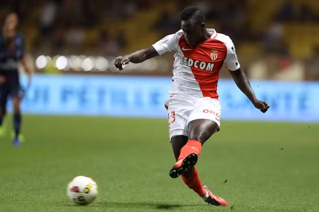  Mendy được cả hai CLB thành Manchester theo đuổi. Ảnh: Squawka.