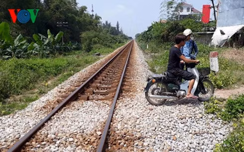 Đoạn đường sắt xảy ra tai nạn khiến cháu bé 30 tháng tuổi chết thảm.