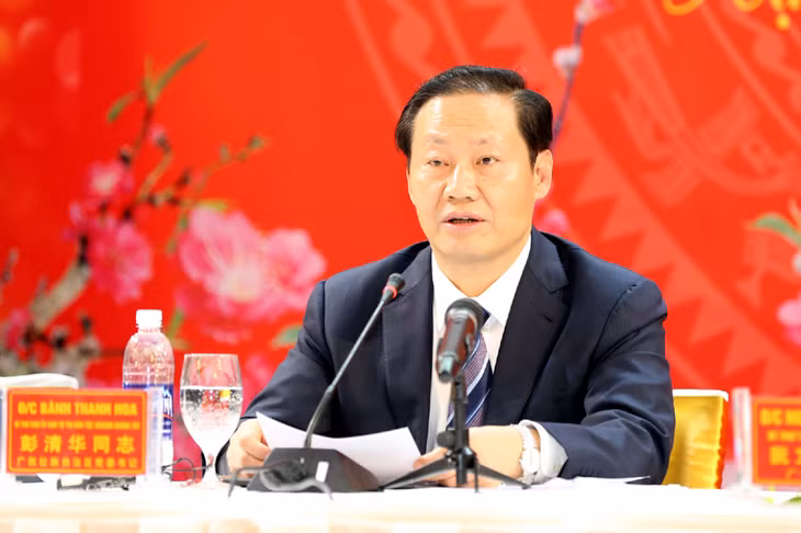 Đồng chí Bành Thanh Hoa, Bí thư Khu ủy Khu tự trị dân tộc Choang Quảng Tây (Trung Quốc) phát biểu tại Hội đàm.