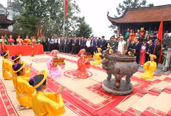 Lễ tế Tổ Mẫu Âu Cơ theo nghi lễ truyền thống. (Ảnh: TTXVN)