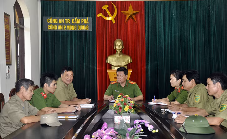 Công an phường Mông Dương, TP Cẩm Phả trao đổi kinh nghiệm xây dựng phong trào toàn dân bảo vệ ANTQ.