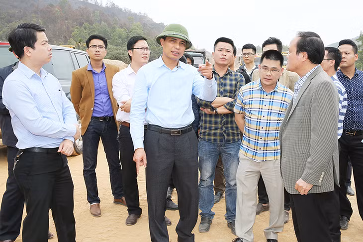 Đồng chí Vũ Văn Diện, kiểm tra và chỉ đạo GPMB cao tốc Hạ Long – Vân Đồn tại TP Hạ Long.