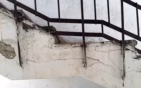 Chung cư xuống cấp người sử dụng phải di dời tránh nguy hiểm tính mạng. (Ảnh minh họa: KT)