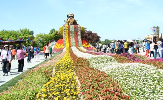 Một lễ hội hoa tại Hàn Quốc thu hút đông du khách.
