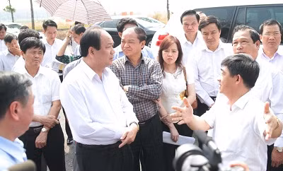 Bộ trưởng, Chủ nhiệm VPCP Mai Tiến Dũng kiểm tra tuyến đường Minh Hưng-Đồng Nơ. Ảnh: VGP/Hà Chính