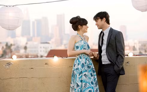 (500) Days of Summer không chỉ dung dị, lãng mạn mà còn đầy cảm xúc. Ảnh: Chụp màn hình trailer