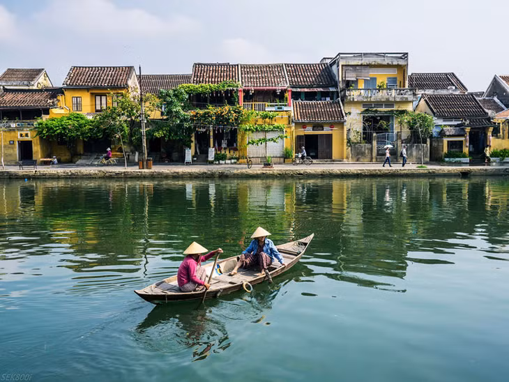 1. Hội An. Là thành phố trực thuộc tỉnh Quảng Nam. Phố cổ Hội được công nhận là di sản văn hóa của UNESCO từ năm 1999. Hội An nổi tiếng với những làng nghề như làng mộc Kim Bồng, làng gốm Thanh Hà, làng rau Trà Quế… Ảnh: Bestprice.