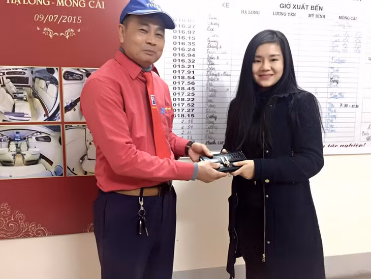 Lái xe Phạm Văn Lên trả lại tài sản cho chị Phạm Thái Hà.