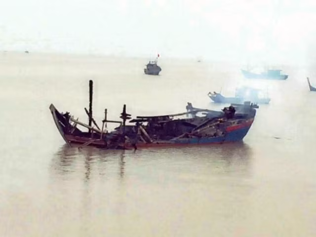 Hình ảnh tàu cá cháy (Ảnh: PT)