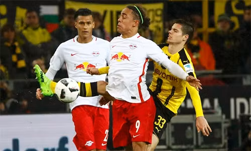 RB Leipzig đang là hiện tượng của Bundesliga mùa này khi qua mặt nhiều tượng đài trong đó có Dortmund để ổn định trong top 2 cùng đầu bảng Bayern. Ảnh: Reuters.