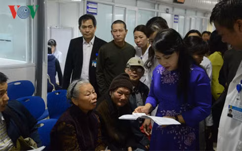 Bộ trưởng Bộ Y tế thị sát tại Bệnh viện Thanh Nhàn.