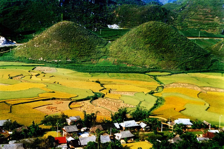 6. Hà Giang. Là tỉnh thuộc vùng núi phía Bắc Việt Nam. Hà Giang nổi tiếng với các địa danh du lịch như cao nguyên đá Đồng Văn, đèo Mã Pí Lèng, phố cổ, đồn cao, thác Tiên, Tây Côn Lĩnh… Ảnh: Cinet.