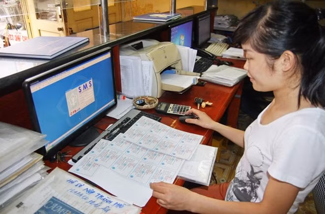 Việc cấp thẻ bảo hiểm y tế điện tư sẽ mang lại nhiều tiện ích. (Ảnh: PV/Vietnam+)