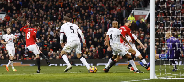 Mata khai thông thế bế tắc cho Man Utd. Ảnh: Reuters.