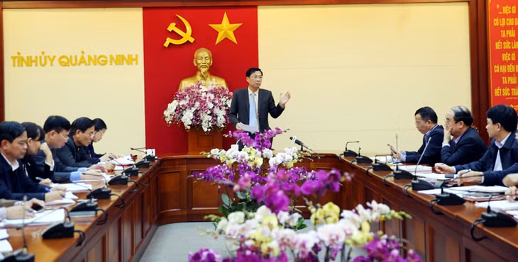 Giao ban Thường trực Tỉnh uỷ với bí thư huyện uỷ, thành uỷ, thị uỷ các địa phương tháng 1-2017.