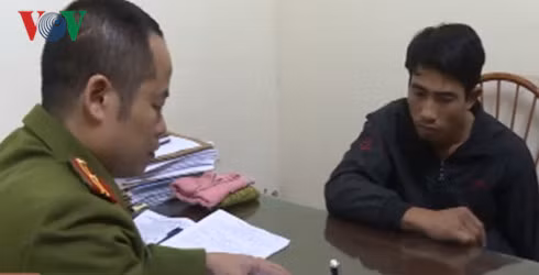 Công an lấy lời khai với đối tượng Liên.