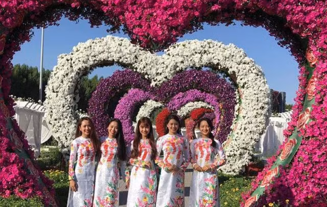 Những cổng vòm được làm bằng hoa hồng đến từ Bulgary sẽ được tái hiện trong lễ hội hoa hồng diễn ra vào tháng 3/2017 tại Hà Nội.