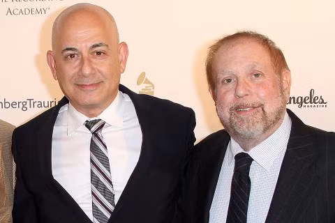 Ken Ehrlich (phải) và Jack Sussman, những 